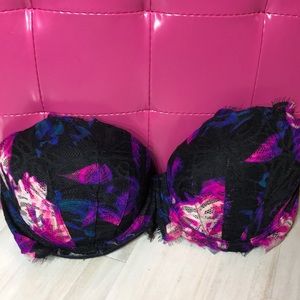 32D Victoria Secret date push up bra